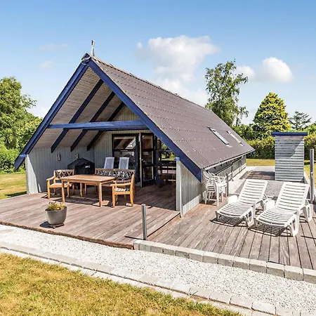 Three-bedroom In Dom wakacyjny *